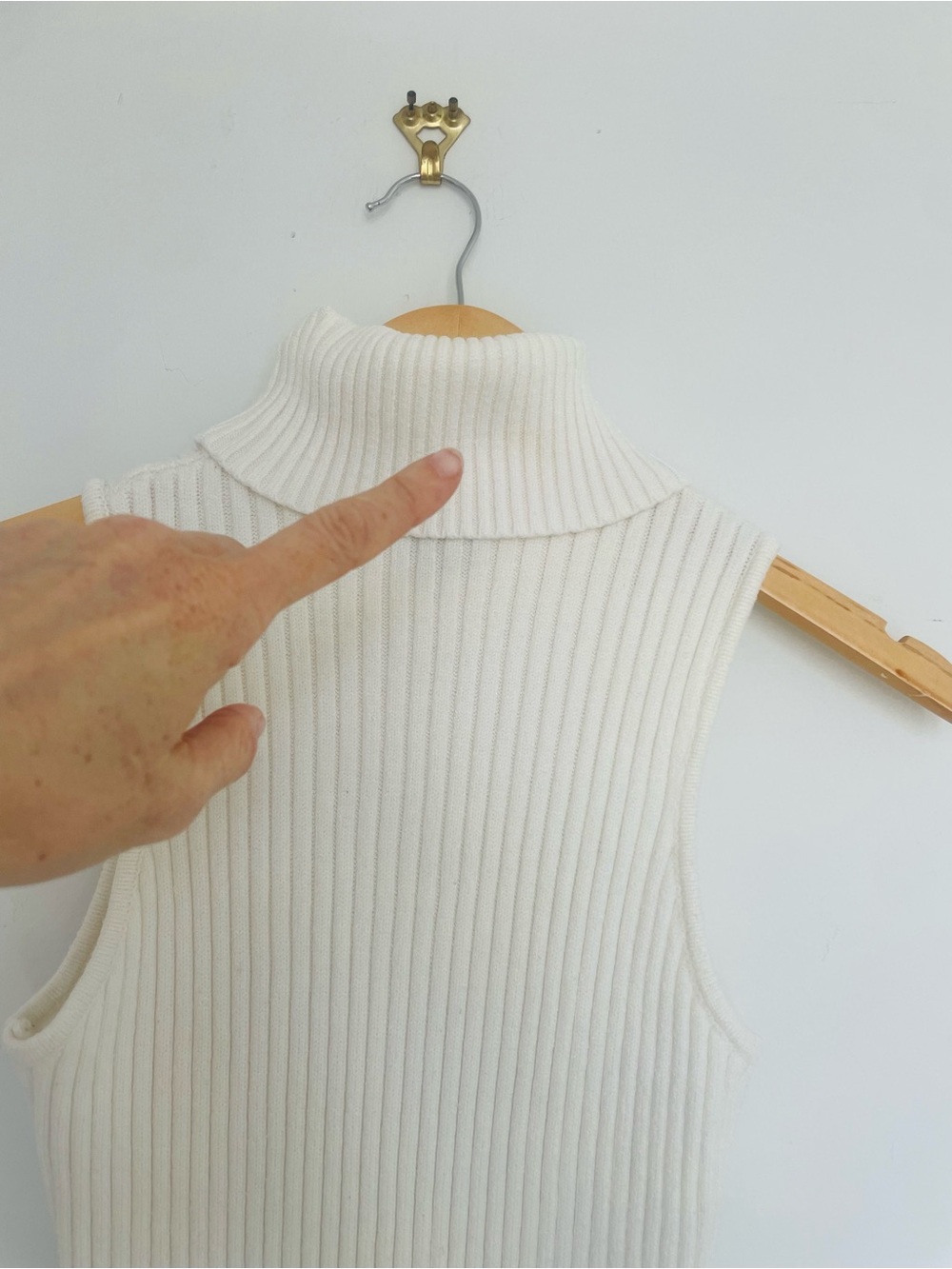 bebe Ivory Cable Knit Turtleneck Sleeveless Midi Sweater Dress Size S - Picture 7 of 7